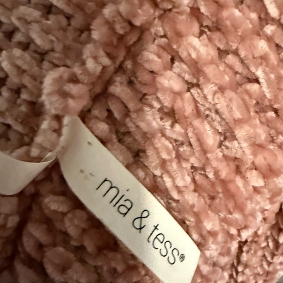 Mia and Tess Infinity Scarf in Soft Pink so Soft and beautiful. - Picture 3 of 4